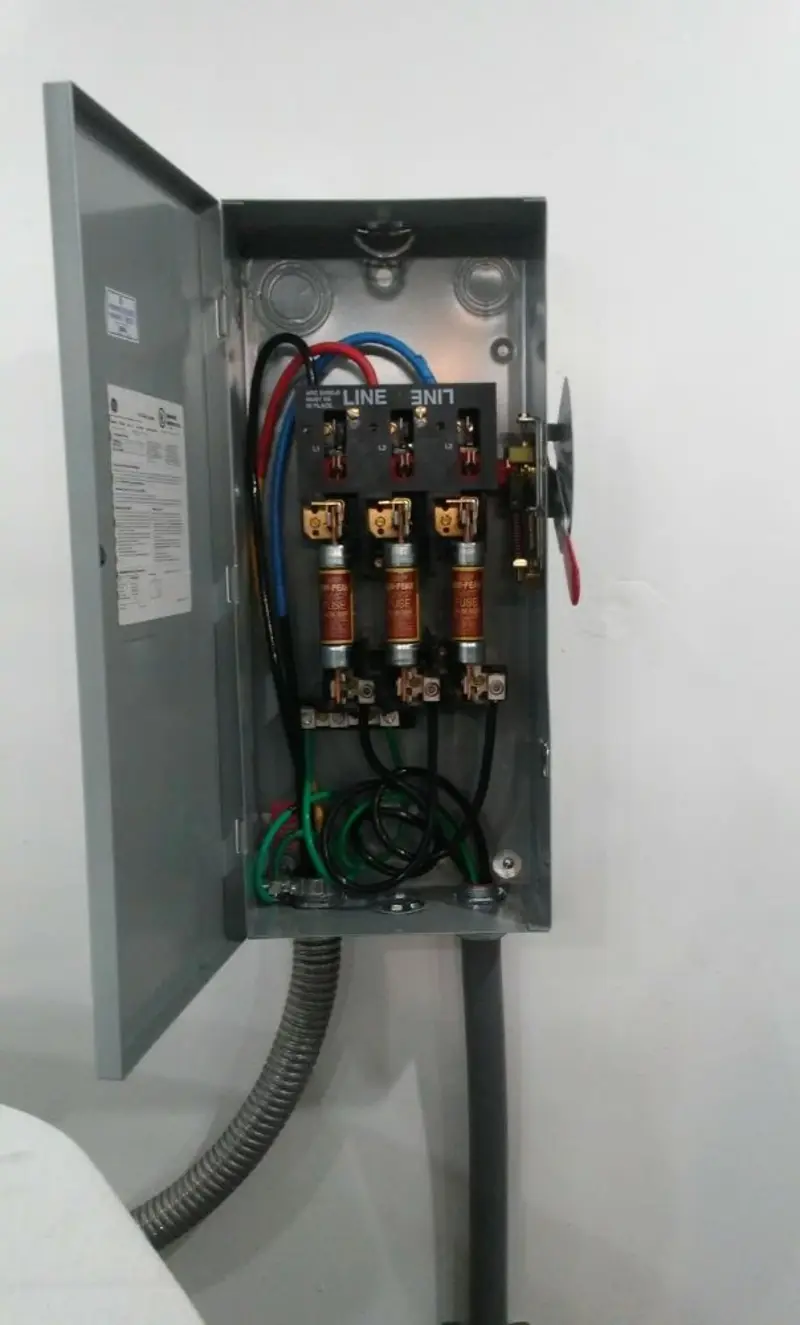 Three-phase disconnect switch installed for Smoke Detector Installation in Three Rivers